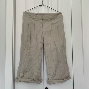 Burberry beige capri pants size 6